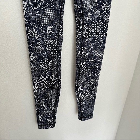 Lululemon Wunder Under Full Length Leggings Pretty Lace White Black Size 4 Women - Picture 4 of 10